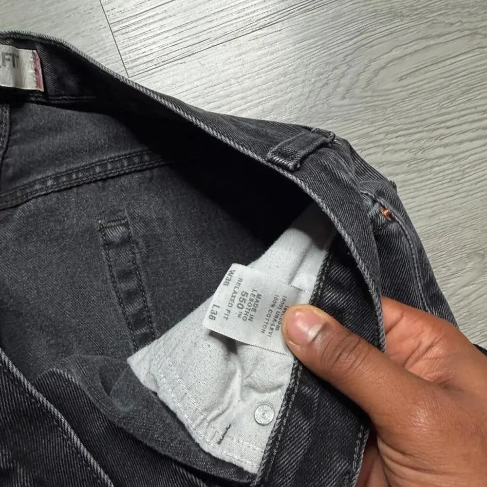 Vintage Y2K Levi’s 550 Relaxed Straight Fit Denim Jeans Size 36x36 (35x34) Black